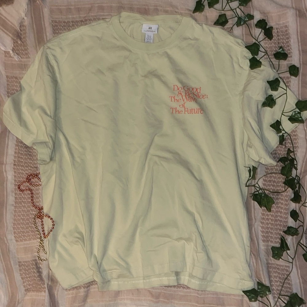 Oversized yellow T